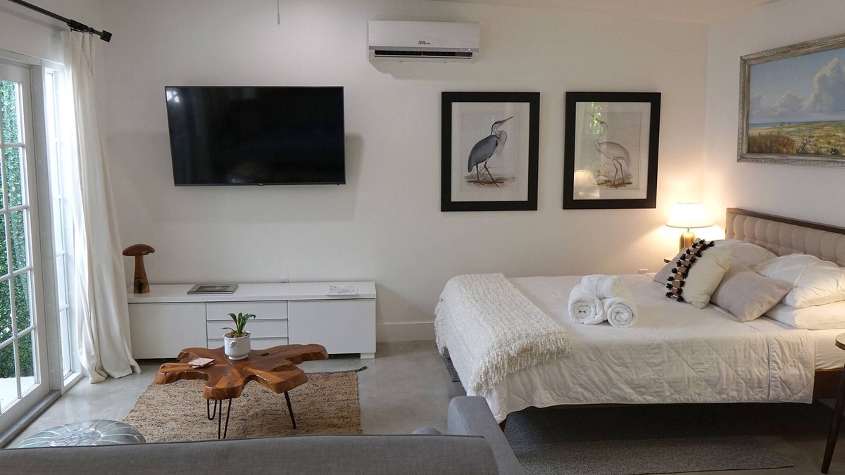 Coral Way Apartment | Cozy private & peaceful guesthouse centrally located to the best of Miami!