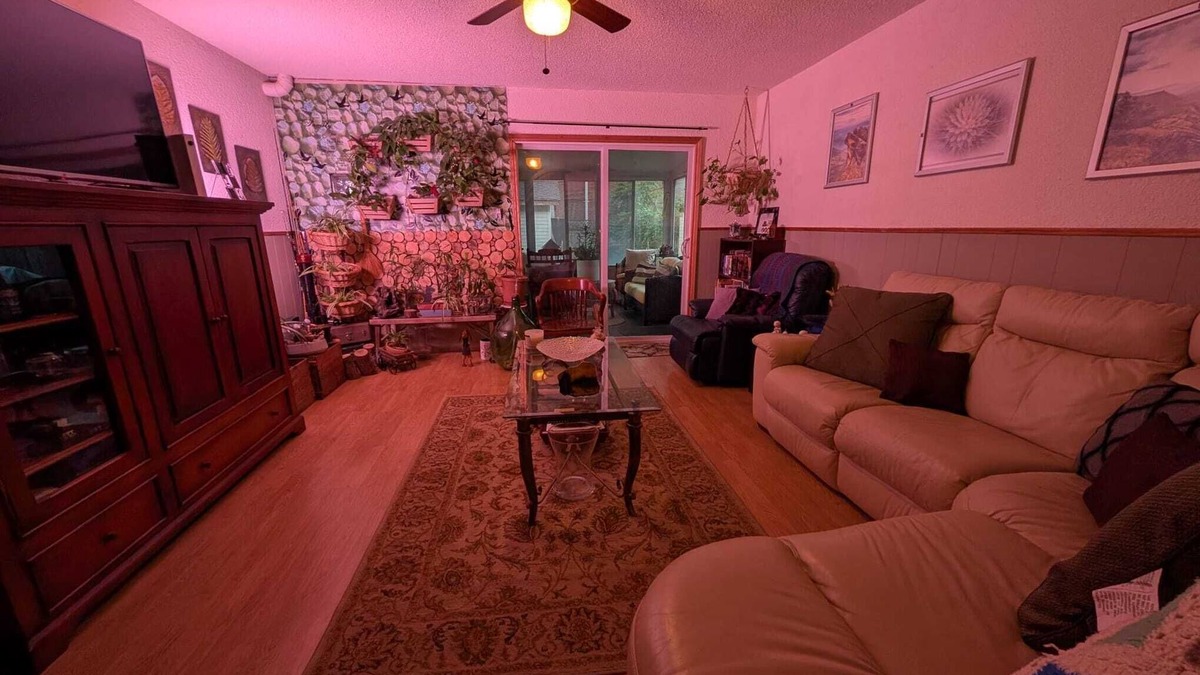 Peterborough House | Cozy Private Room, Very close to Hospital, College & University, Free Parking.