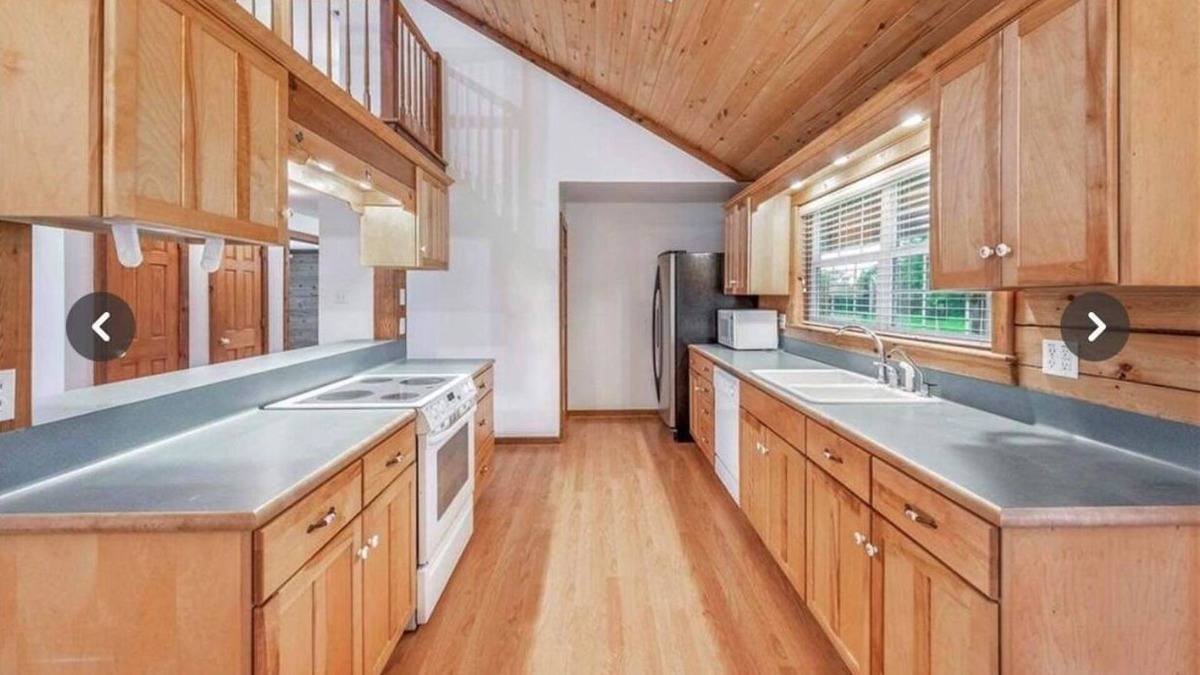Navasota Cabin | Cozy private room in charming cabin on 20 acre farm