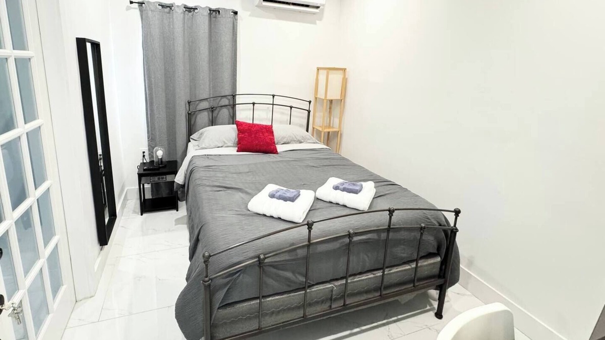 West Little Havana House | Cozy Private Room, Near the Airport - Free Parking
