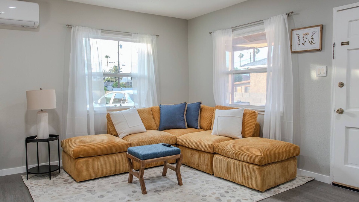 Downtown Riverside House | Cozy, Private, & Safe 3 Bed Home - 2 Min from DTR & UCR