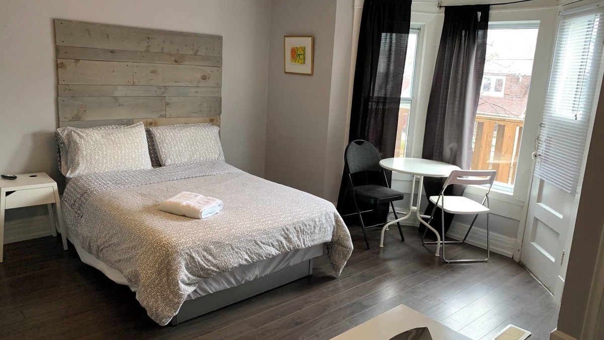 Upper Beaches Apartment | Cozy Private Studio Apartment with Private Outdoor Deck