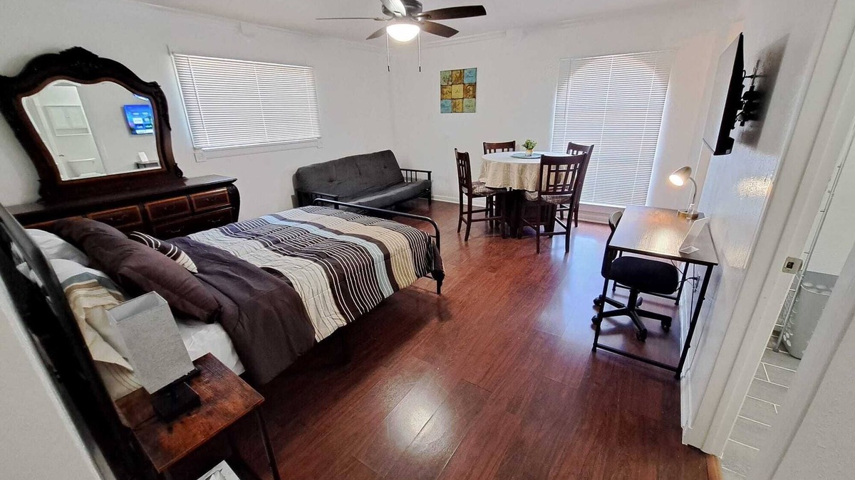 The Colony Apartment | Cozy & Private StudioApt @northDFW - The Colony Long Stays Welcome! Up to 30%off