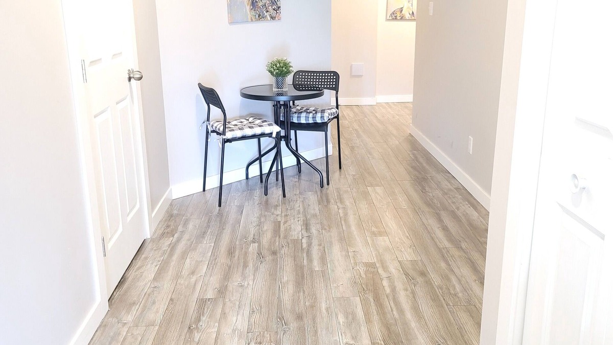 Fort Gary House | Cozy Private Suite in Bridgewater - Private Entrance