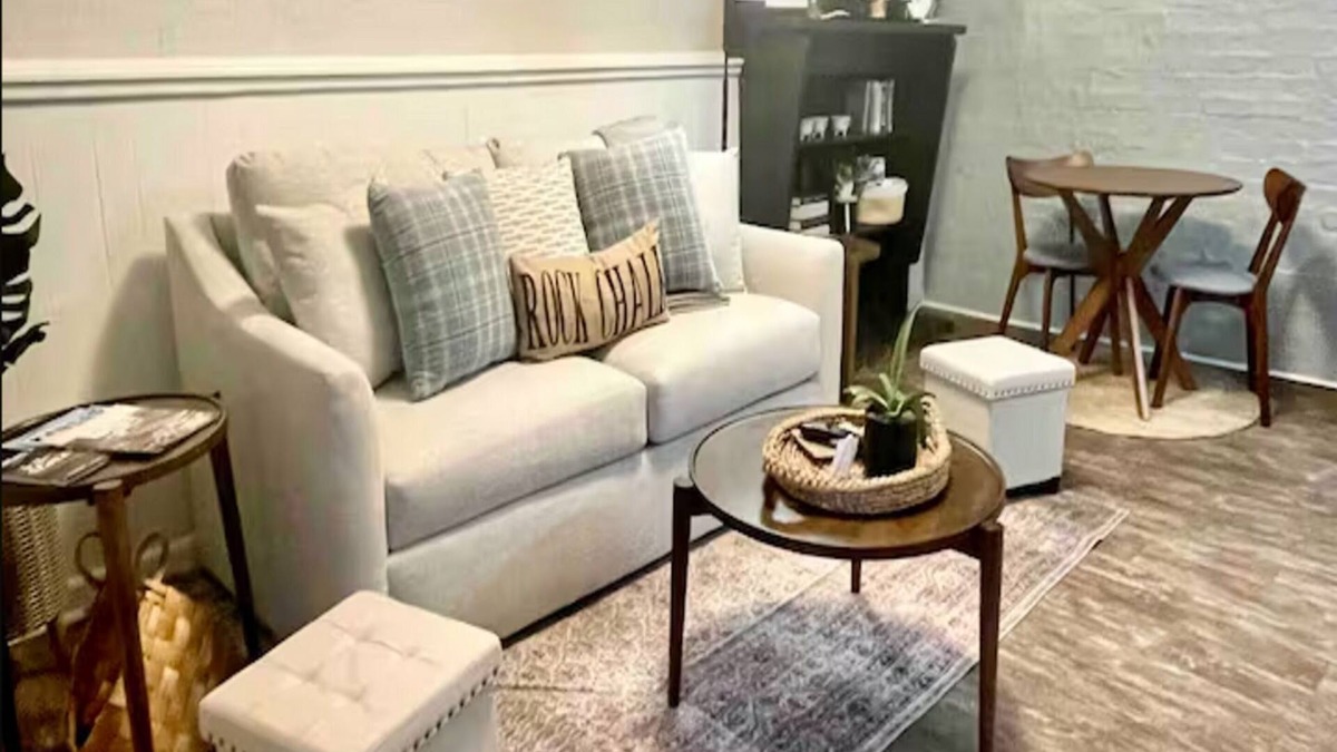 Lawrence Apartment | Cozy Private Suite in Cultural District! Walk to Mass St. ~ 5 min to KU Campus
