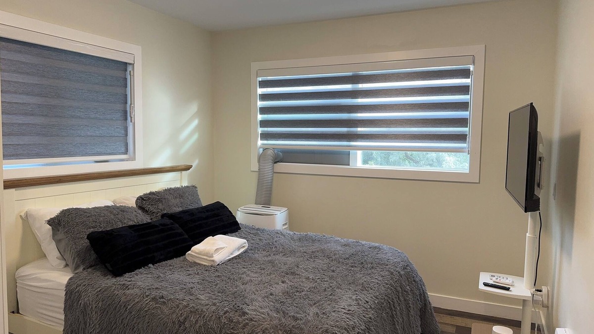 Southwest Edmonton House | Cozy Private Suite,Near UofA+LRT,Free Parking,Pet-Great Location for all needs.