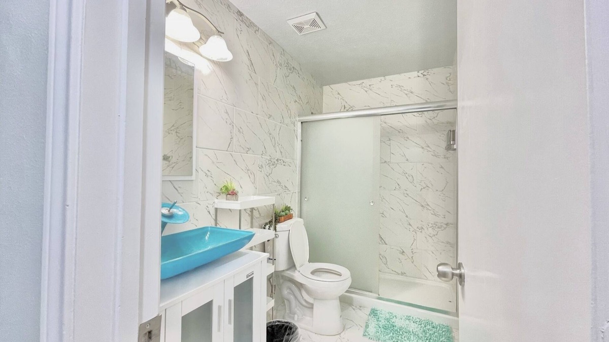 Barker Villa | Cozy private suite with free parking