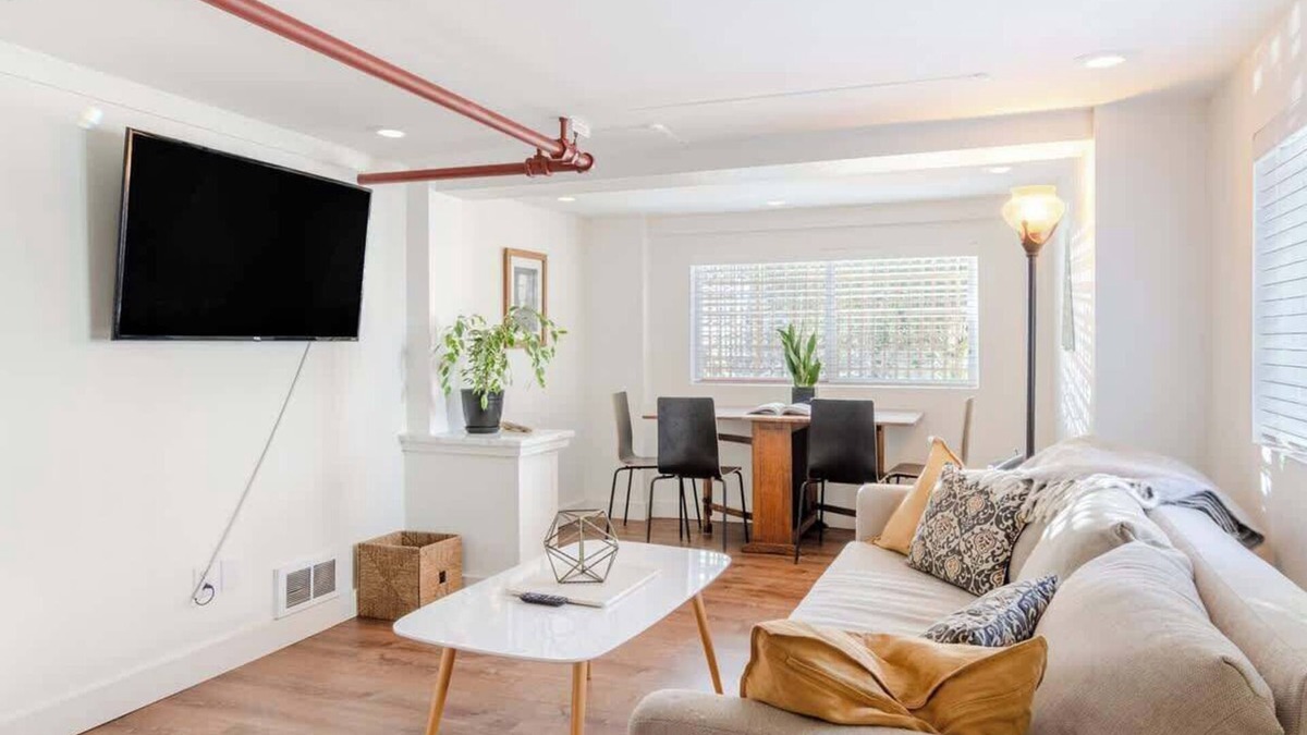 West Woodland Apartment | Cozy Private Urban Oasis: The Ballard Bungalow!