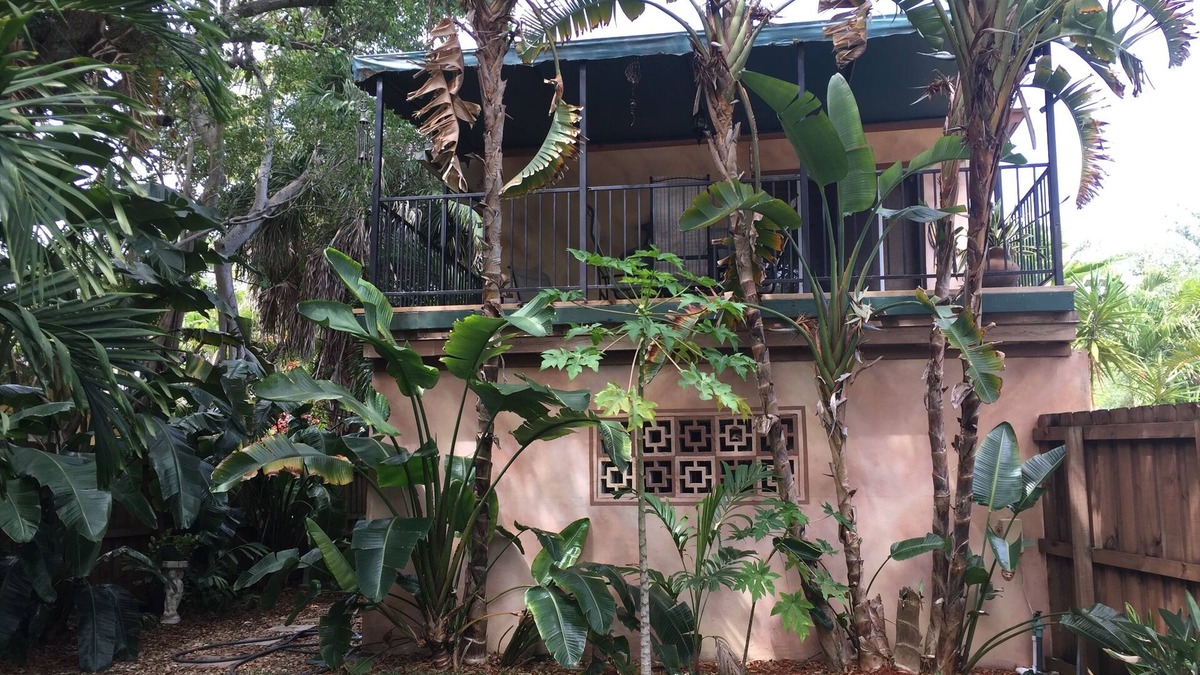 Riverside Park Apartment | Cozy & private with private yard