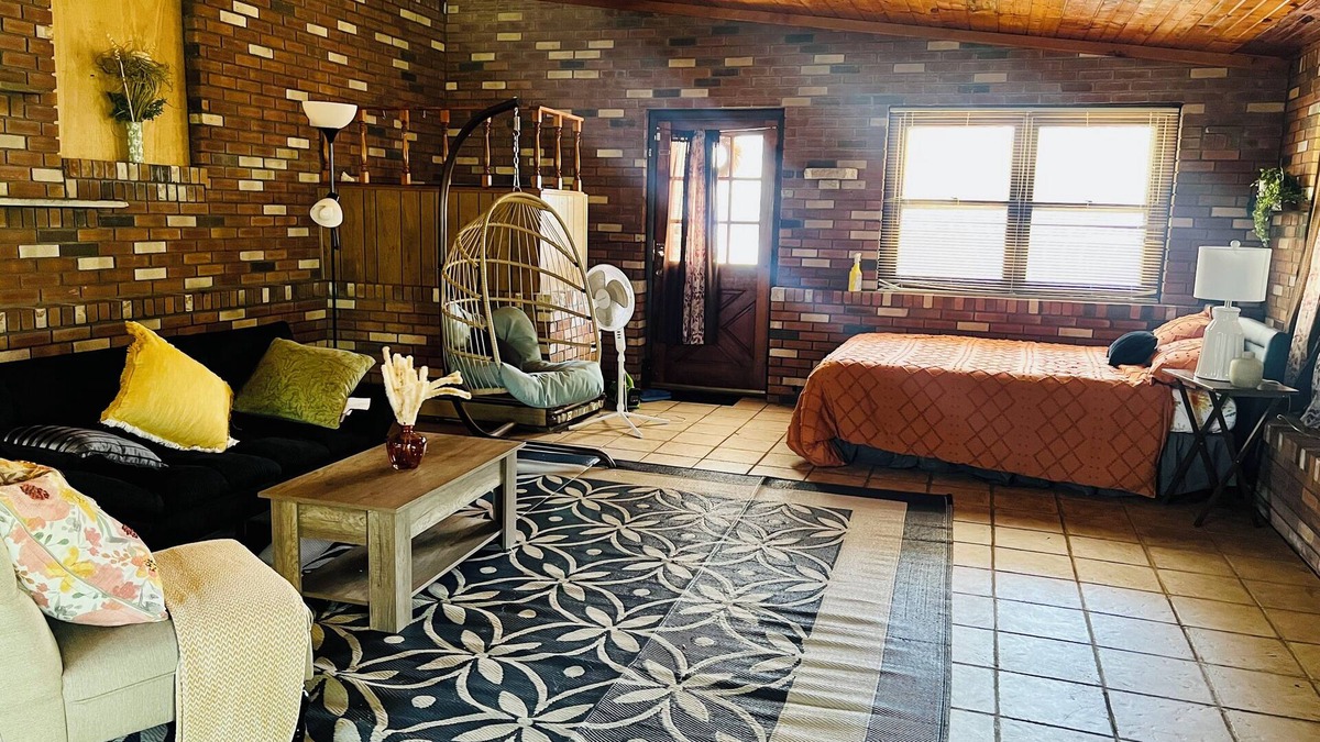Rotterdam House | Cozy, Private1-bedroom in charming Schenectady with Private Bathroom