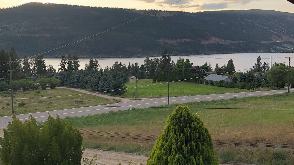 Central Okanagan House | Cozy & Quaint 3 Bedroom Suite