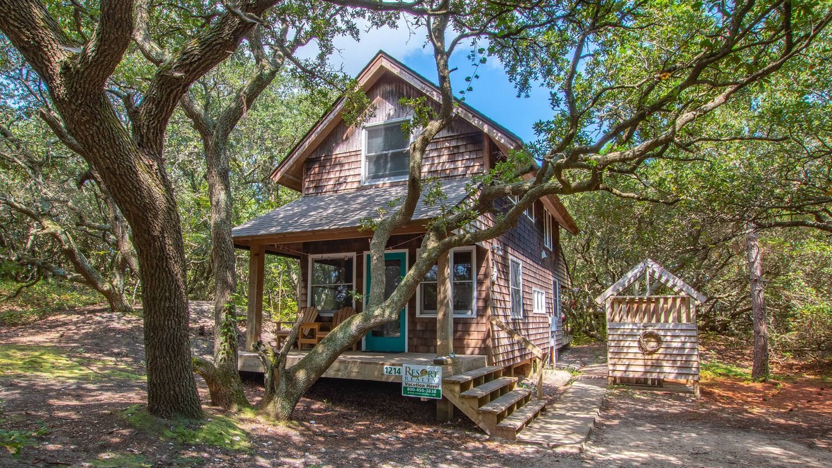 Ocean Hill House | Cozy, Quaint and Cute! Oceanside Corolla - 2 Bedrooms.