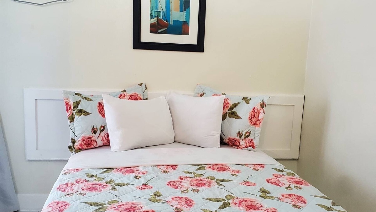 Westward Villas Subdivision Hotel | Cozy Queen Hideaway