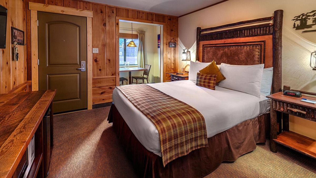 Tahoe Vista Cabin | Cozy Queen Studio Cabin with bath