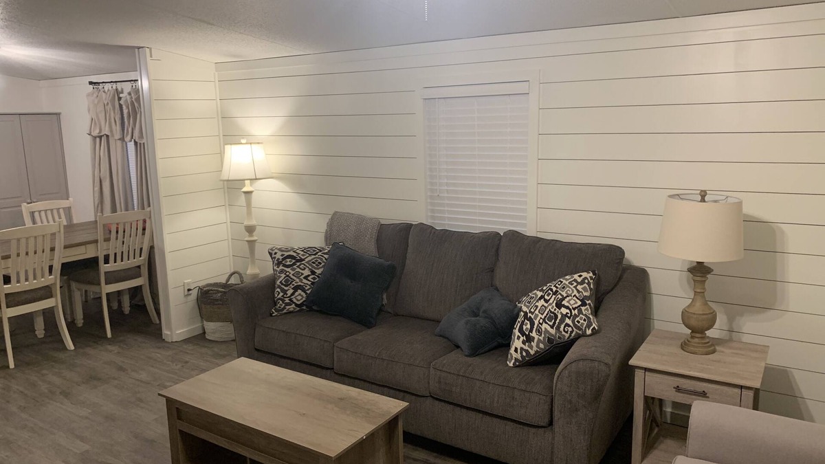 Leesville House | Cozy, Quiet 3B/2bath with large yard- SLEEPS 8! Just minutes from Fort Polk
