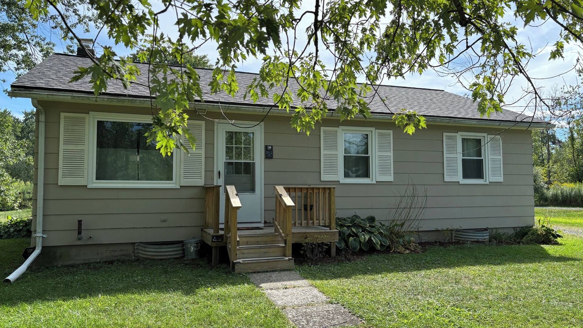 Hudson House | Cozy Quiet 3BR Fox Cottage 10 min from downtown Hudson