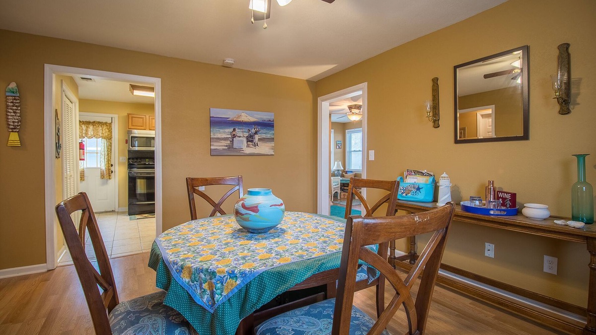 Bay St Louis Cottage | Cozy, Quiet, Central, Live like a local, Cottage Experience, Spring and Summer!