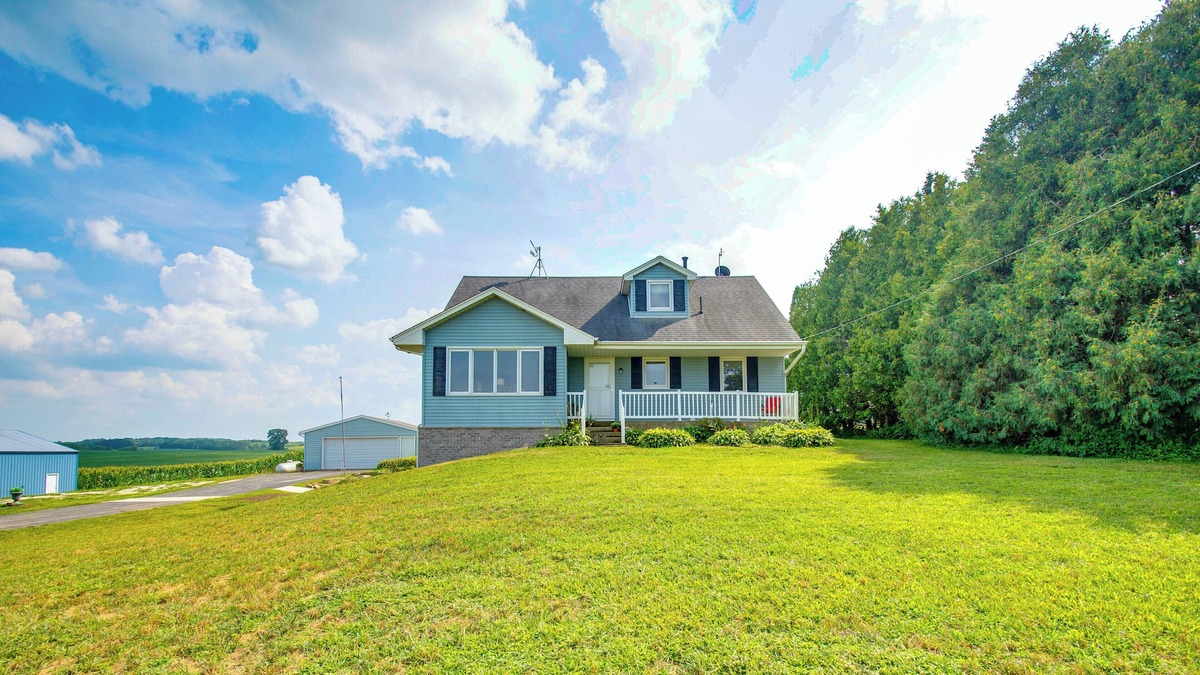 Troy Mills House | Cozy & Quiet Central City Farmhouse