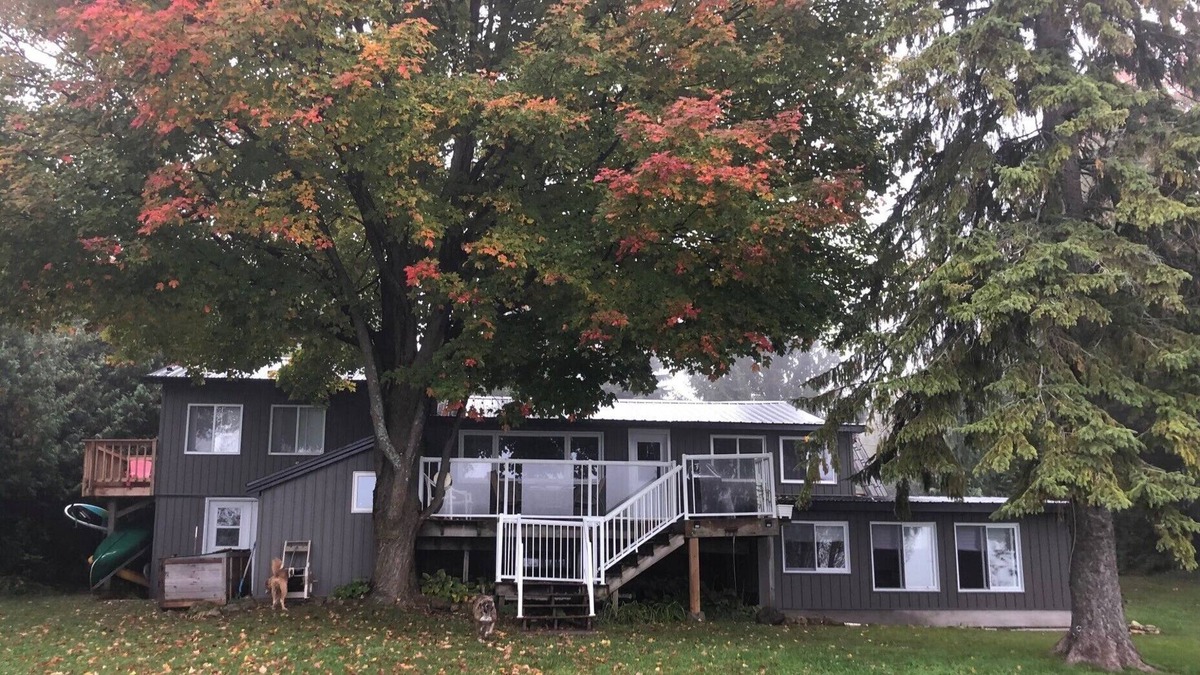 Grey Highlands Cottage | Cozy, quiet cottage on Lake Eugenia - only 5 mins from Beaver Valley Ski Resort.