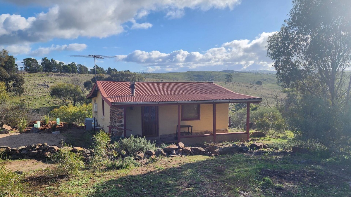 Rockleigh Cottage | Cozy, quiet cottage with outdoor spa overlooking the picturesque Bremer Valley