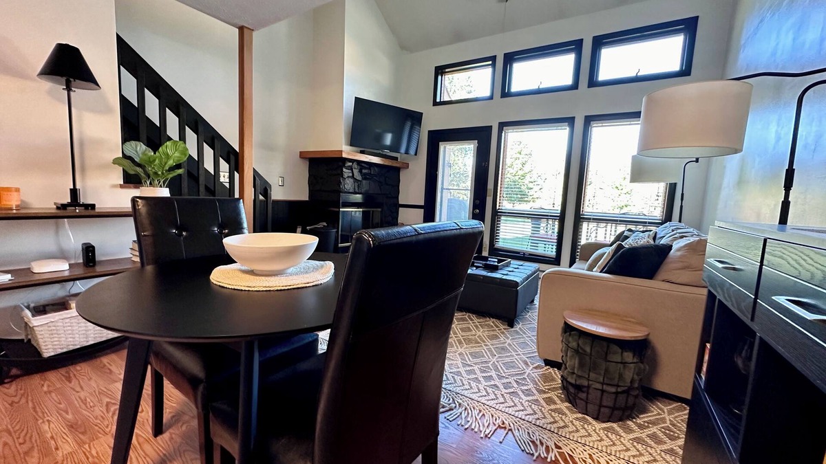 Davis House | Cozy, Quiet, Couples or Singles Mountain Retreat in Beautiful Canaan Valley!
