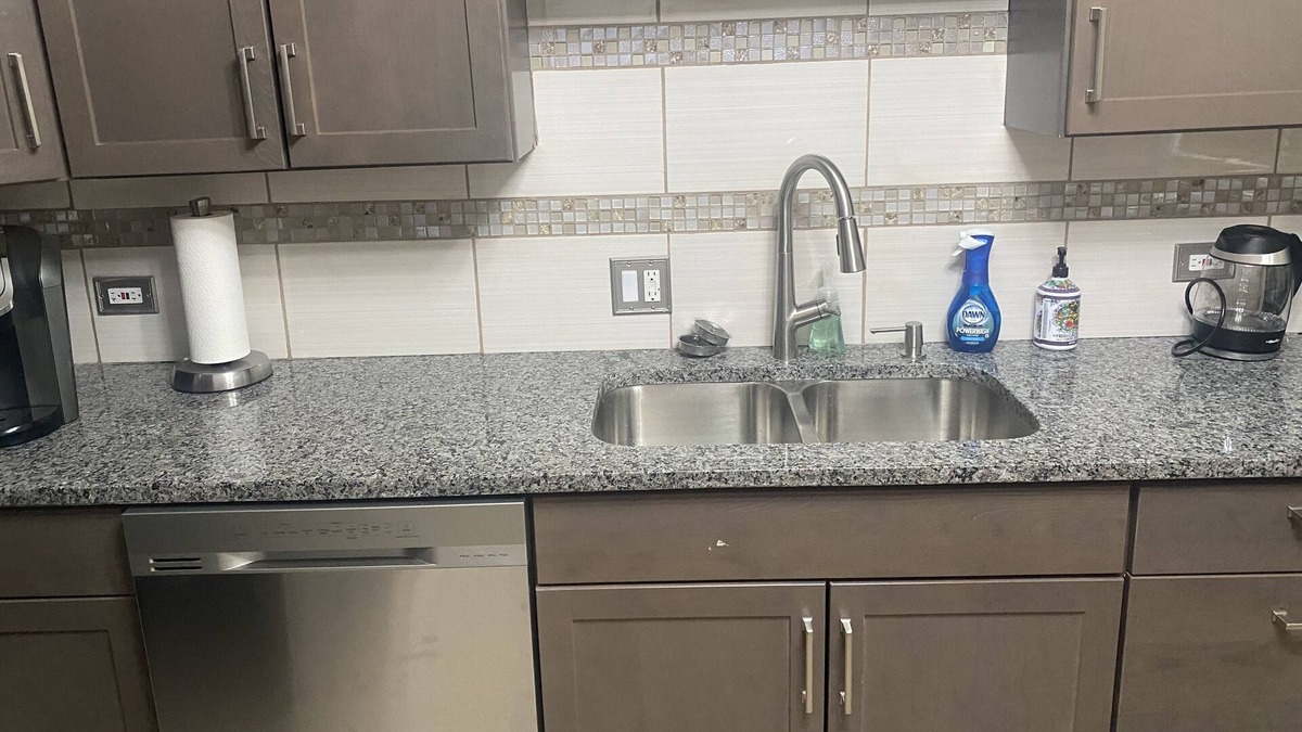 Skokie Apartment | Cozy quiet downtown Skokie 10 minute to lake
