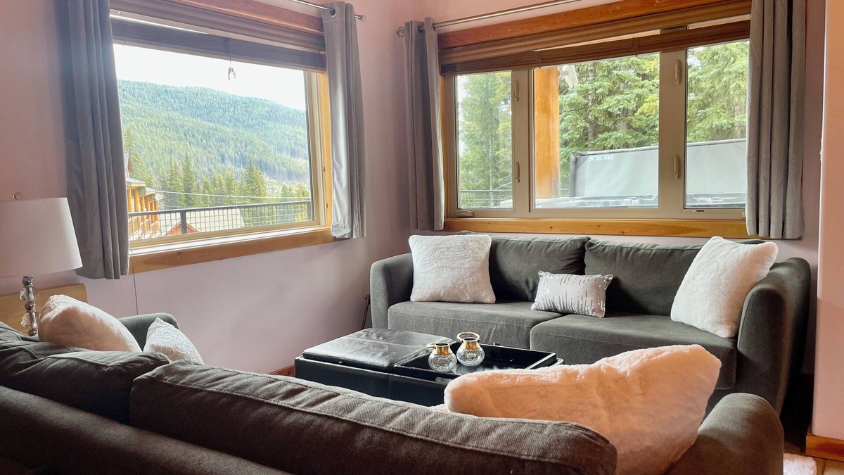 Okanagan-Similkameen Condo | Cozy, quiet forest retreat with private hot tub and valley views