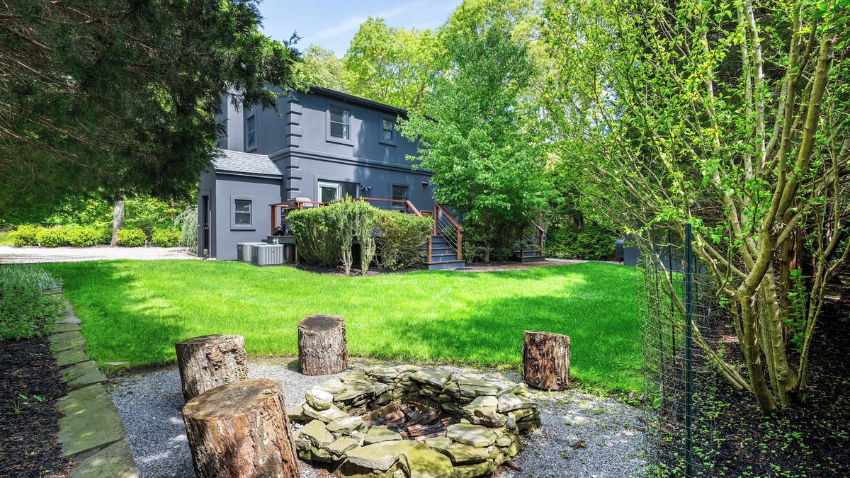 Springs House | Cozy quiet gem, private & fenced in backyard