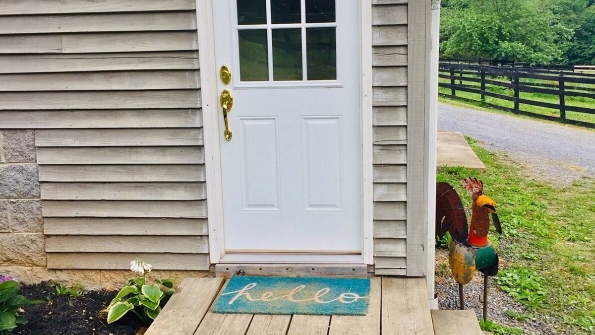 Lexington House | Cozy, quiet loft on a scenic working horse farm, five minutes from Lexington