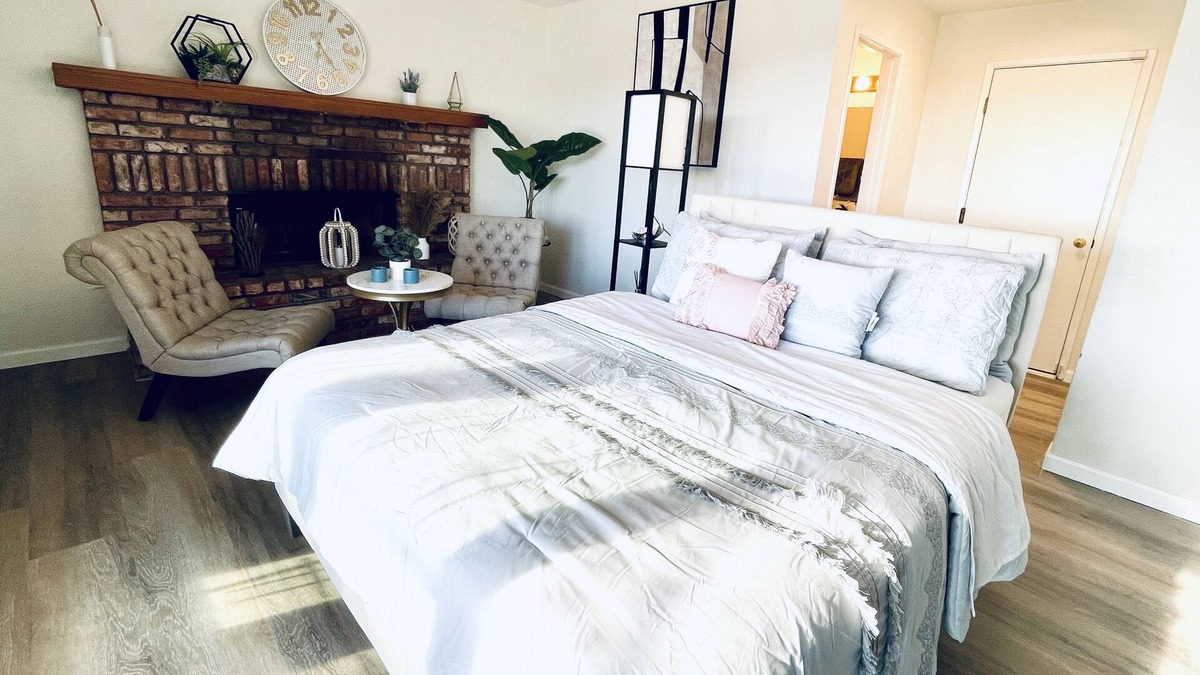 Fairview Apartment | Cozy &Quiet/Safe Pvt Studio/Projector/free parking