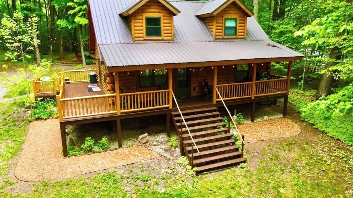 Bellaire Cabin | Cozy & Quiet Shanty Creek Log Cabin 1 mile to Schuss Mountain Golf Course