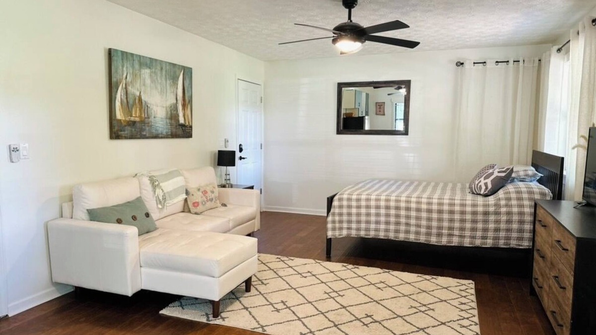 Snellville Apartment | Cozy quiet studio in serene Norris Lake Community