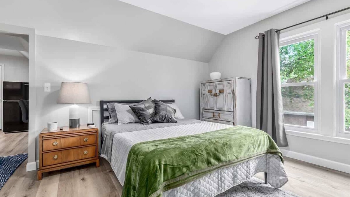 Mount Clemens Apartment | Cozy & Quiet Studio Flat in Historic Mount Clemens