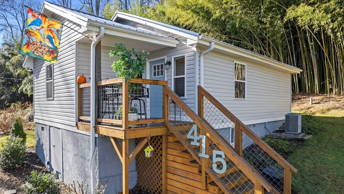 Hendersonville House | Cozy, quiet, yet close to downtown, super-fast 1G Internet