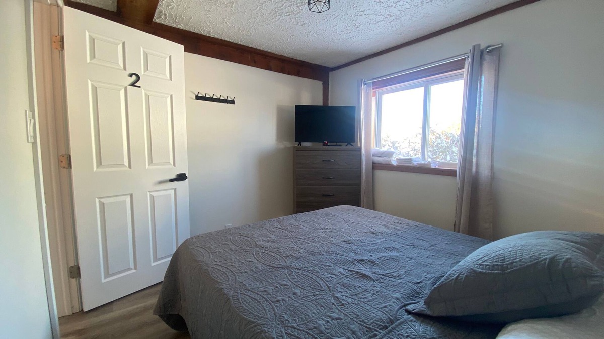 Algoma District House | Cozy Quincy: Comfortable stay near Hwy. 17.