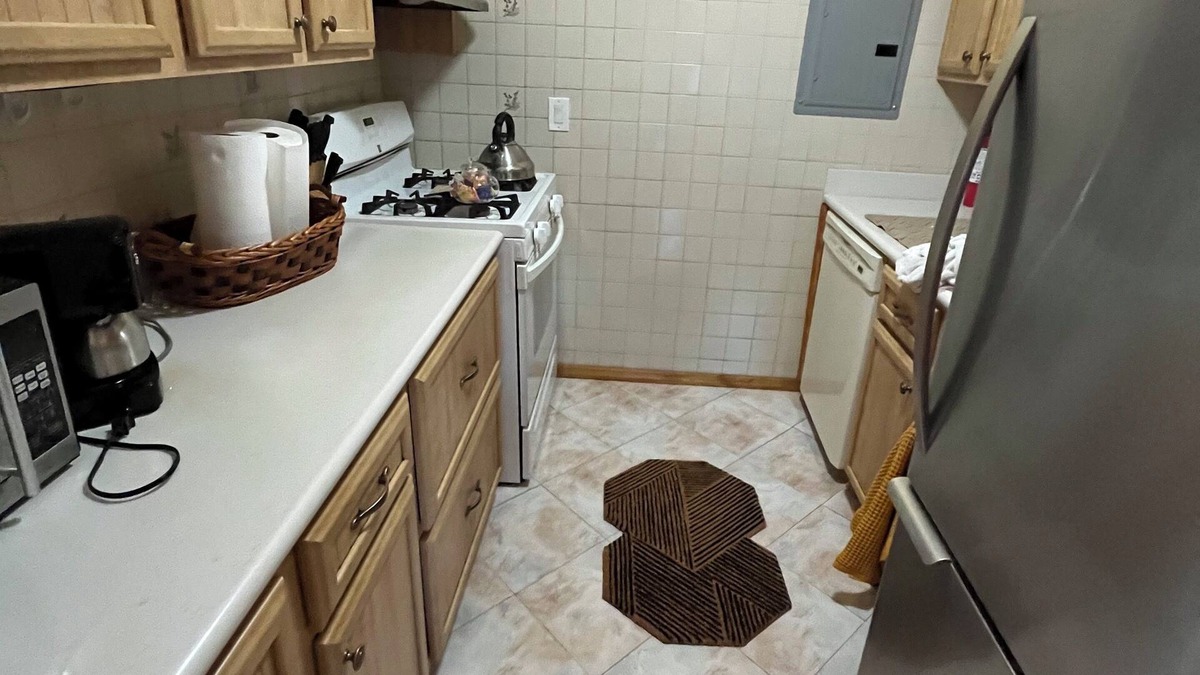 Secaucus Bed & Breakfast | Cozy & quite your home away from home. Public transport steps away