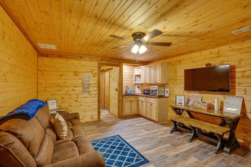 Quitman House | Cozy Quitman Fishing Cabin Near Lake Fork!