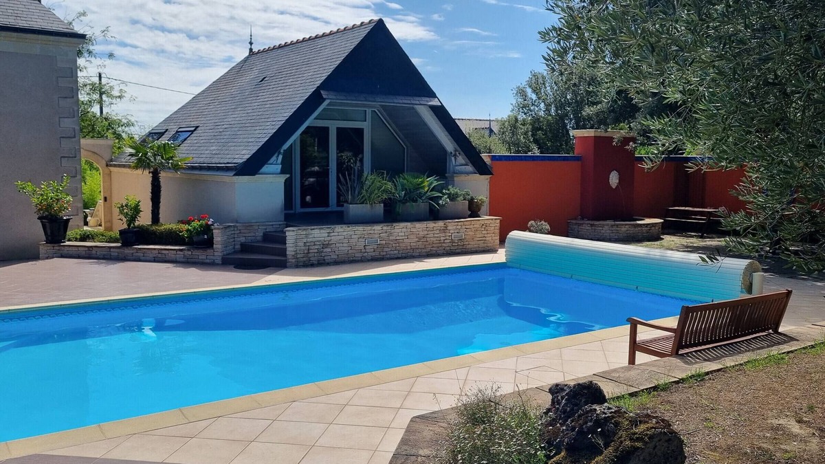 Saint-Etienne-de-Montluc Cottage | Cozy Retreat with Heated Pool near Nantes