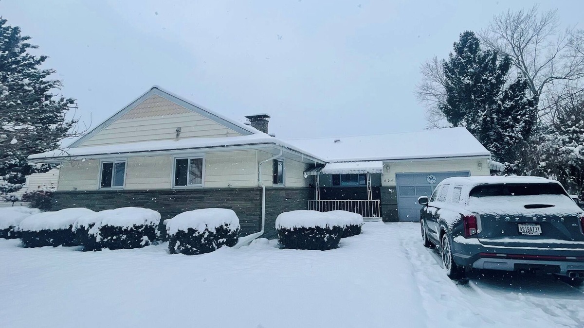 Vestal House | Cozy ranch 3-bedroom house with WiFi, AC in brilliant Vestal