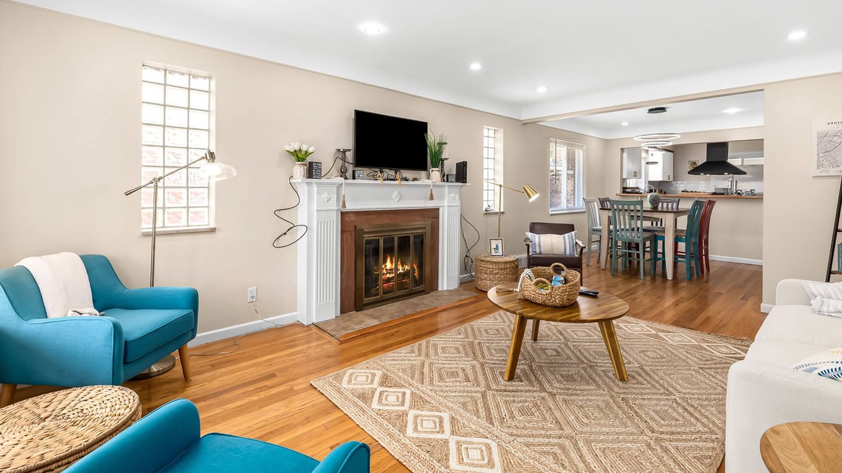 Grosse Pointe House | Cozy Ranch Home a Walk from St John's Hospital!
