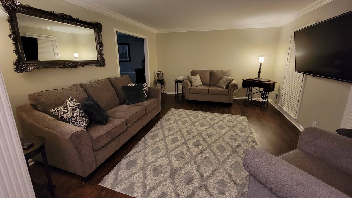 Audubon House | Cozy Ranch house. Centrally located. 4br 3bath. Just minutes to everywhere.