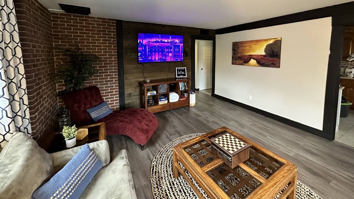 Dearborn Heights House | Cozy Ranch in Metro Detroit