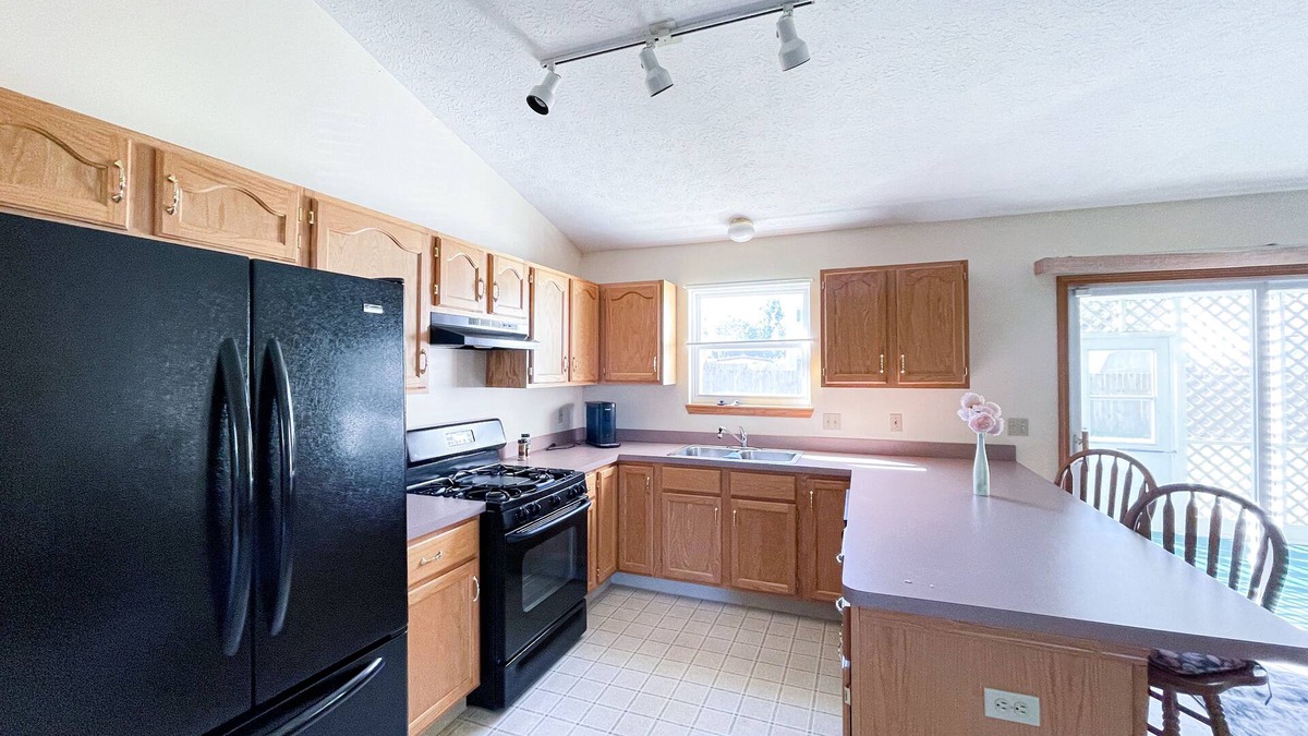 North Ridgeville House | Cozy Ranch with covered patio in a nice neighborhood
