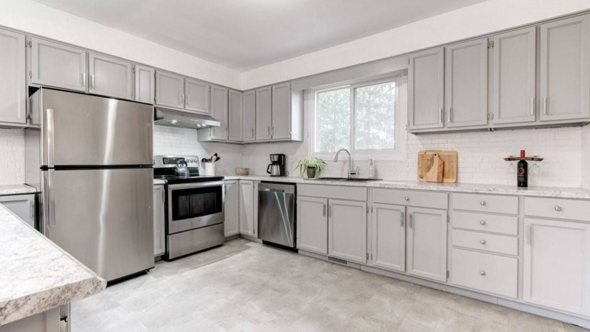 Niagara-on-the-Lake Cottage | Cozy Ravine View Cottage in Wine Country! Hot Tub & Pool surrounded by Forest.