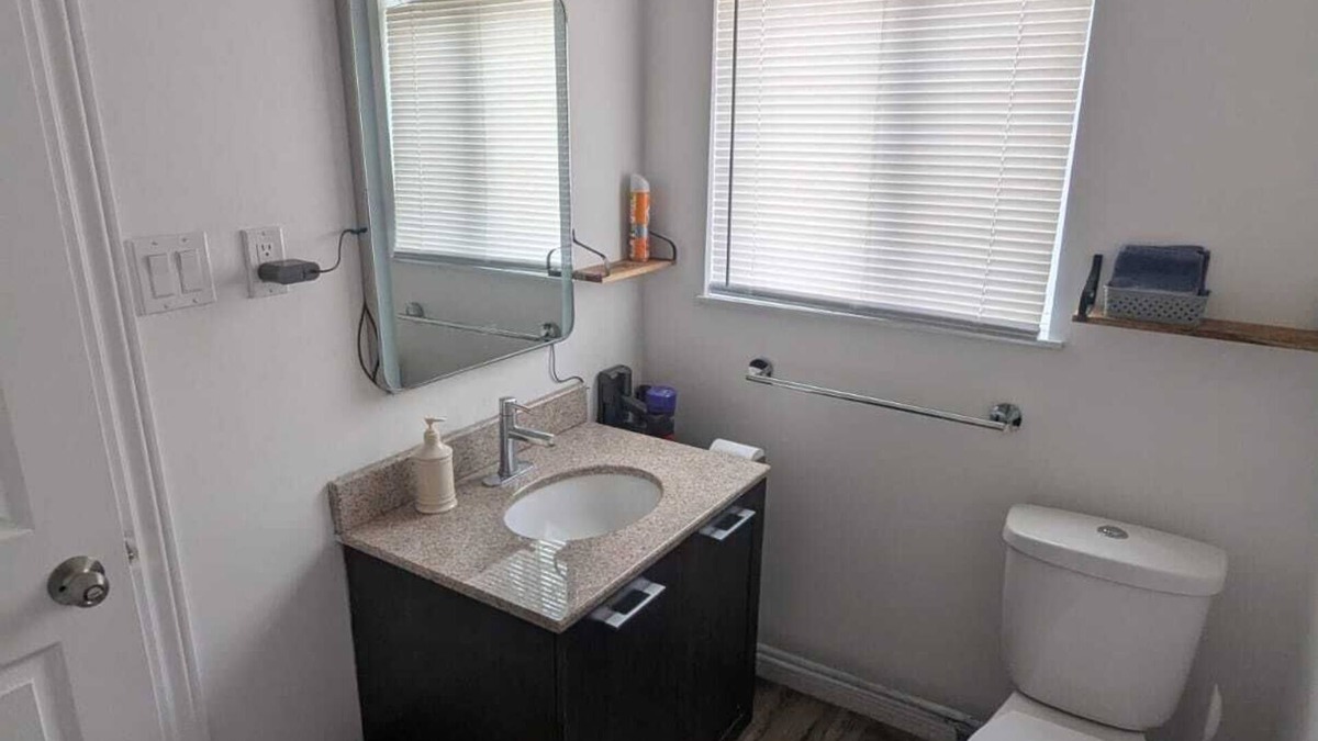 Whitchurch-Stouffville Other | Cozy retreat nestled in an Apple Orchard. Rural living close to the city!