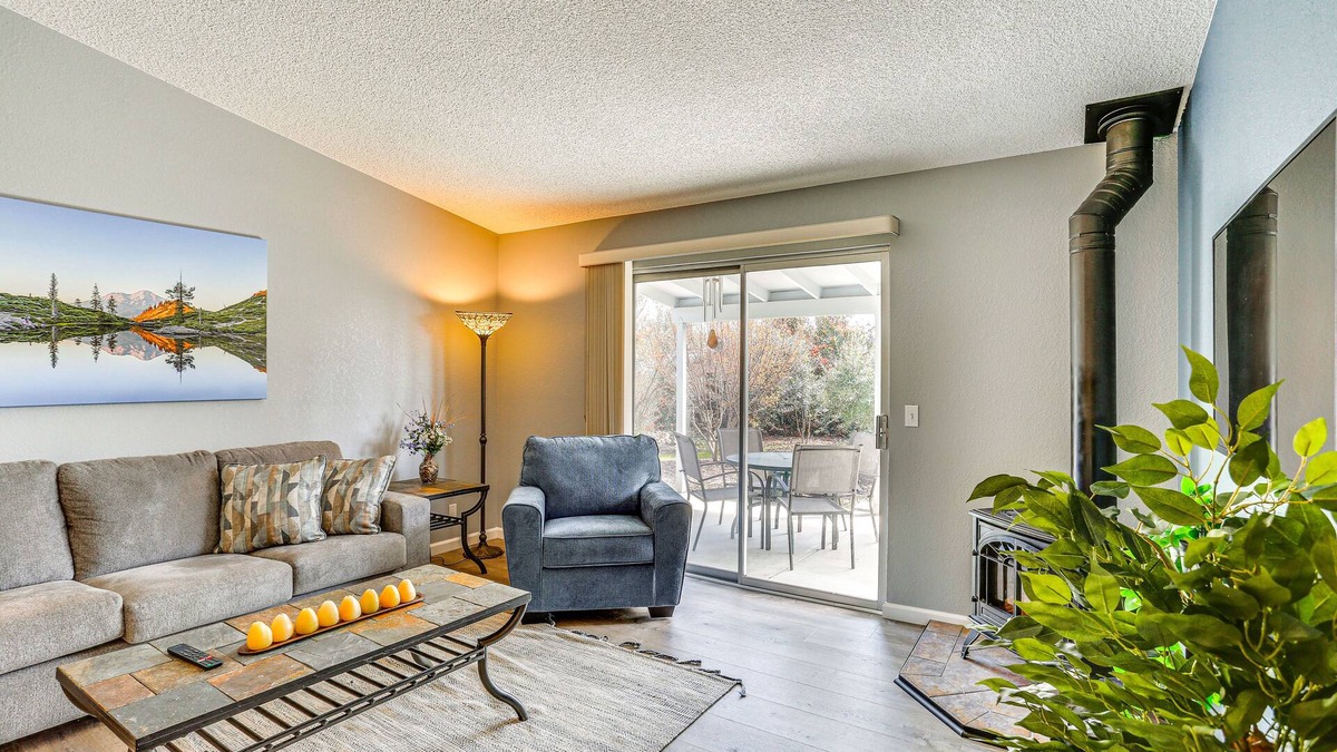 Redding House | Cozy Redding Retreat ~ 3 Mi to Downtown