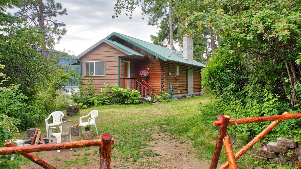 Hayden House | Cozy & Relaxing Cabin w/Paddle Boards, Pedal Boat, Canoe, Kayak and more!