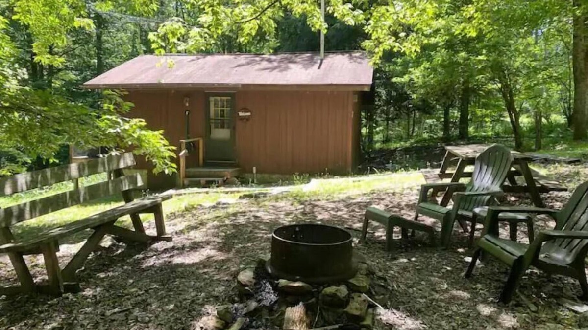 Russell Cabin | Cozy relaxing studio cabin # 7 , at Deep Woods Cabins
