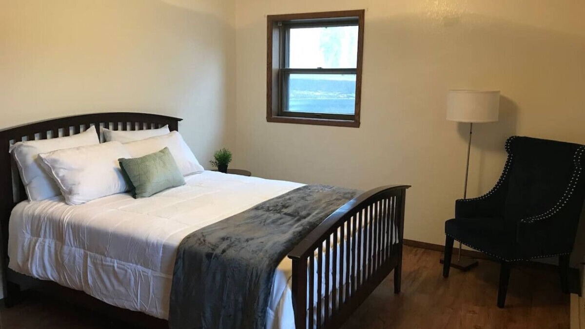 Kaukauna Apartment | Cozy Remodeled Apartment near Green Bay & Appleton