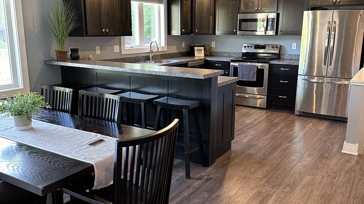 Ventura House | Cozy remodeled home in Ventura Heights a block from Clear Lake